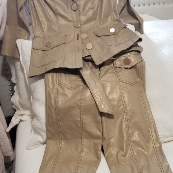 Cashe jacket/ pants are extra - Picture 2 of 2